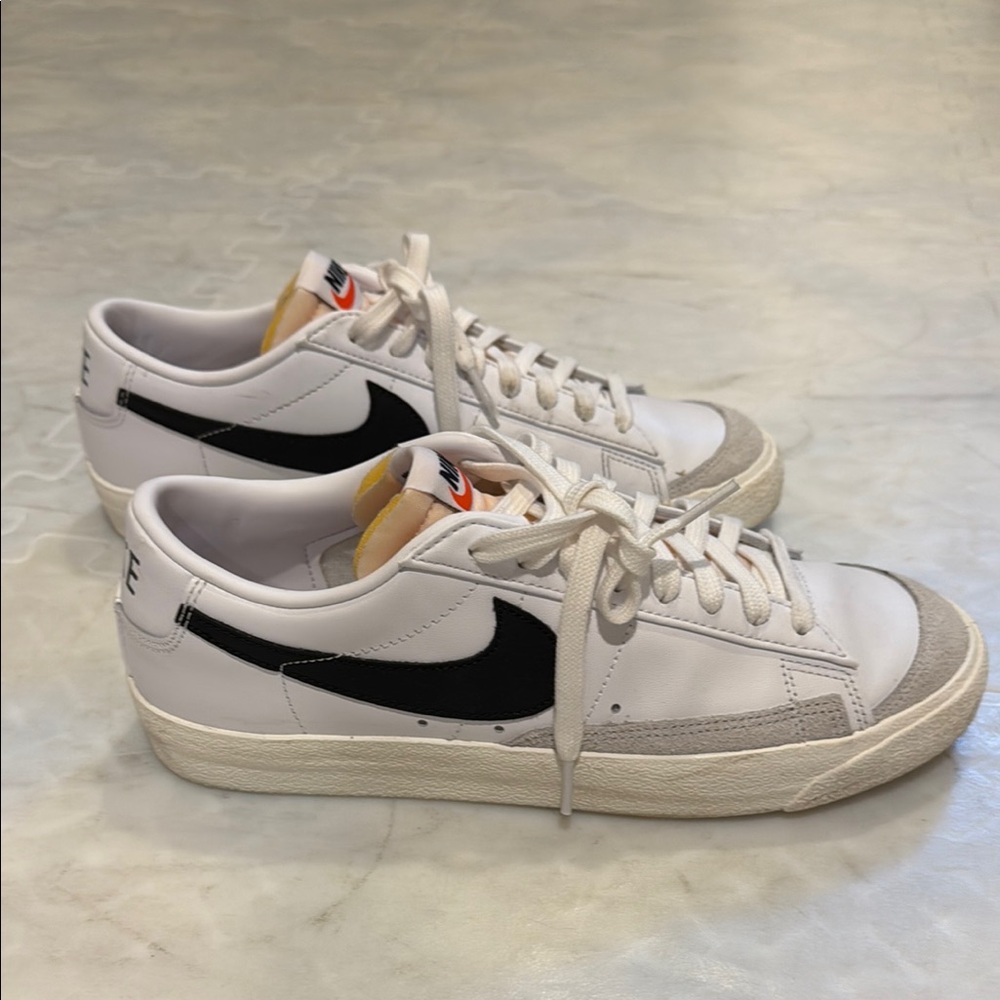 Nike Men's White and Black Sneakers